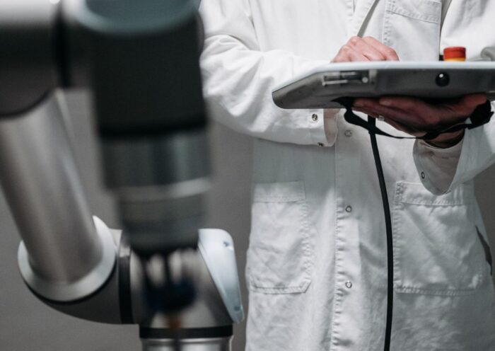 Ipari robot a gyártósoron munkaerőhiány idején