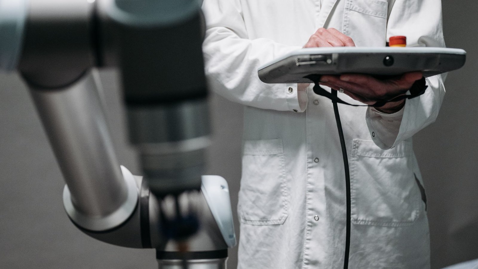 Ipari robot a gyártósoron munkaerőhiány idején